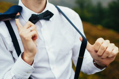 Nœud papillon et casual chic : l'accessoire qui fait toute la différence